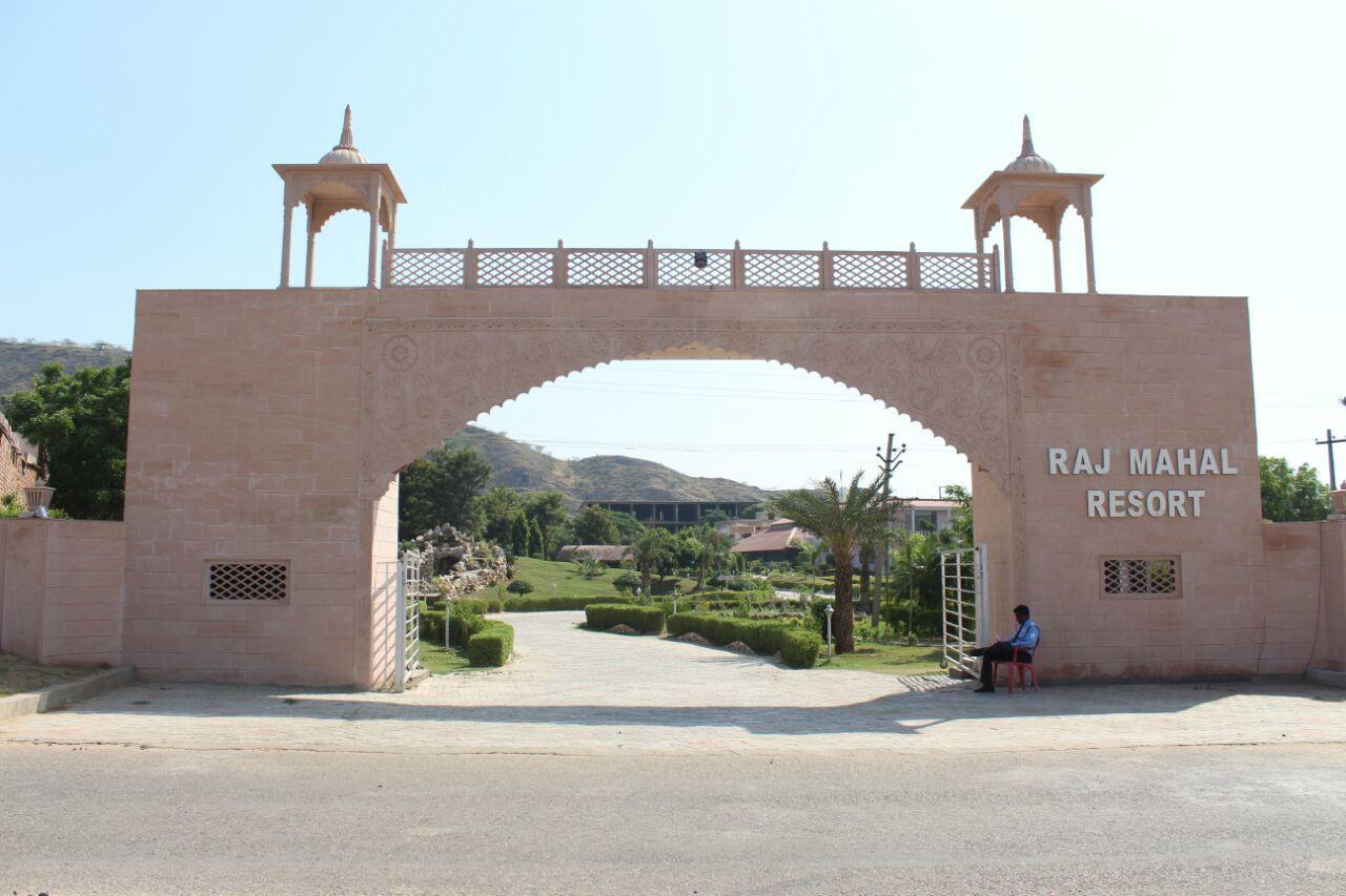 Raj Mahal Resort & Spa نيرمرانا المظهر الخارجي الصورة